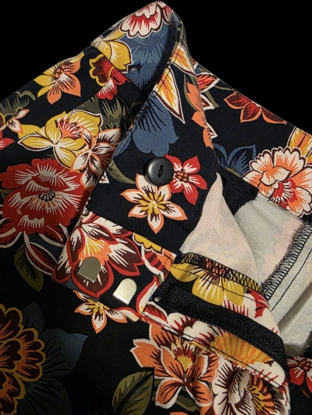 LOFT Floral Summer Shorts Size 8 - Picture 4 of 7